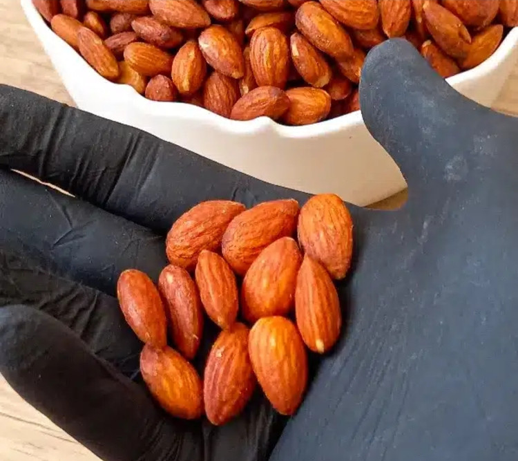 مغز بادام شور فله ۱۰۰۰ گرمی